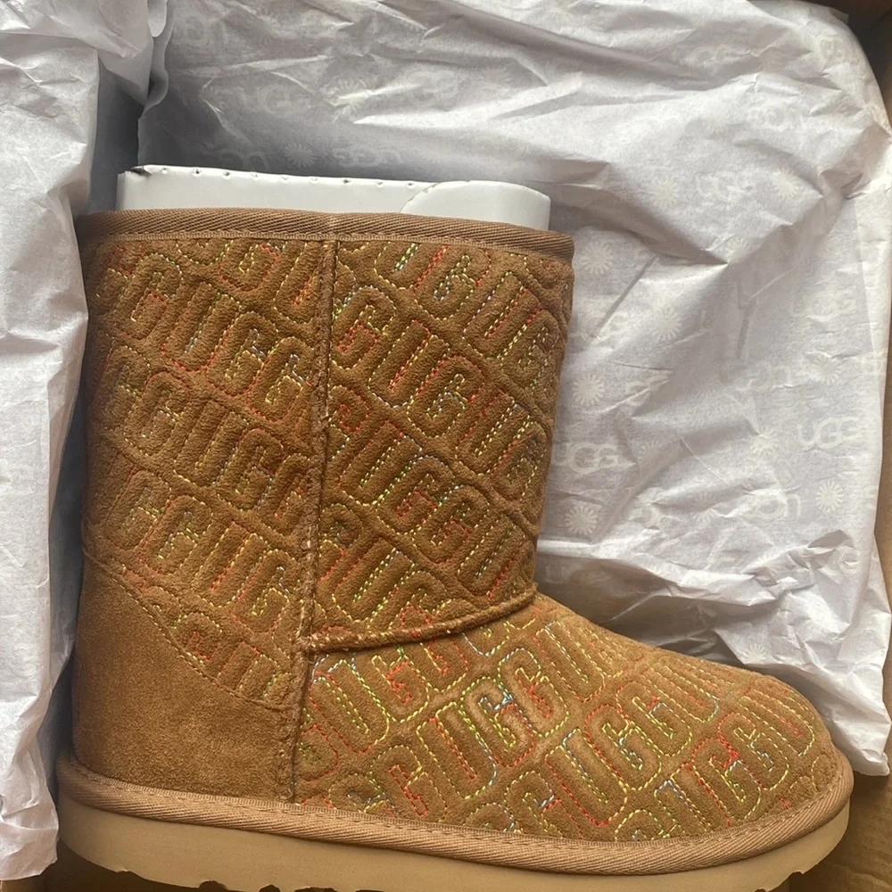 UGG‎ Kids' Classic II Graphic Stitch Short Boot
